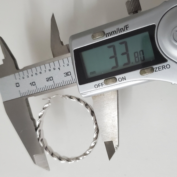 10K Gold Twisted Hoop Earrings: A Bold Statement of Elegance - Picture 5 of 8